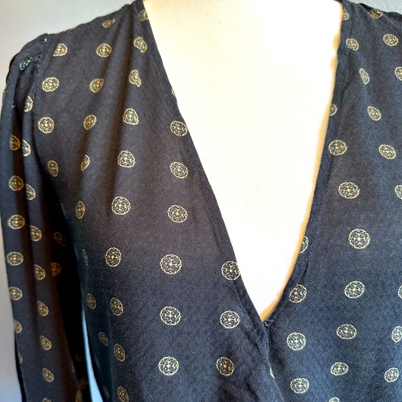 URBAN OUTFITTERS LONG SLEEVE BLACK TOP. SIZE SMALL. - Picture 4 of 7